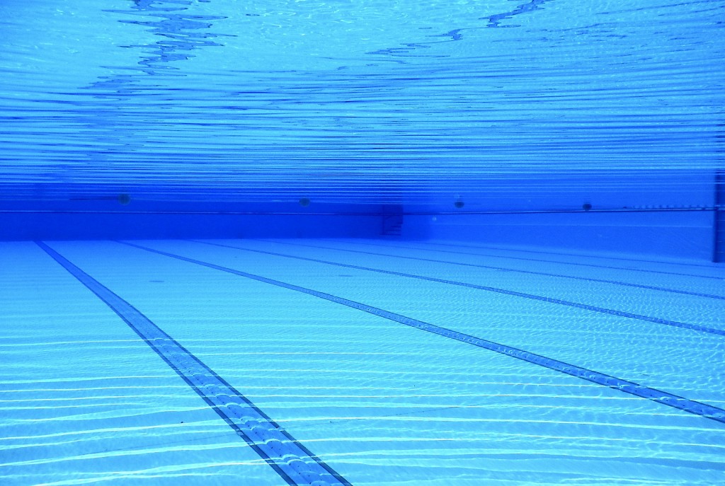swimming-pool-504780_1920